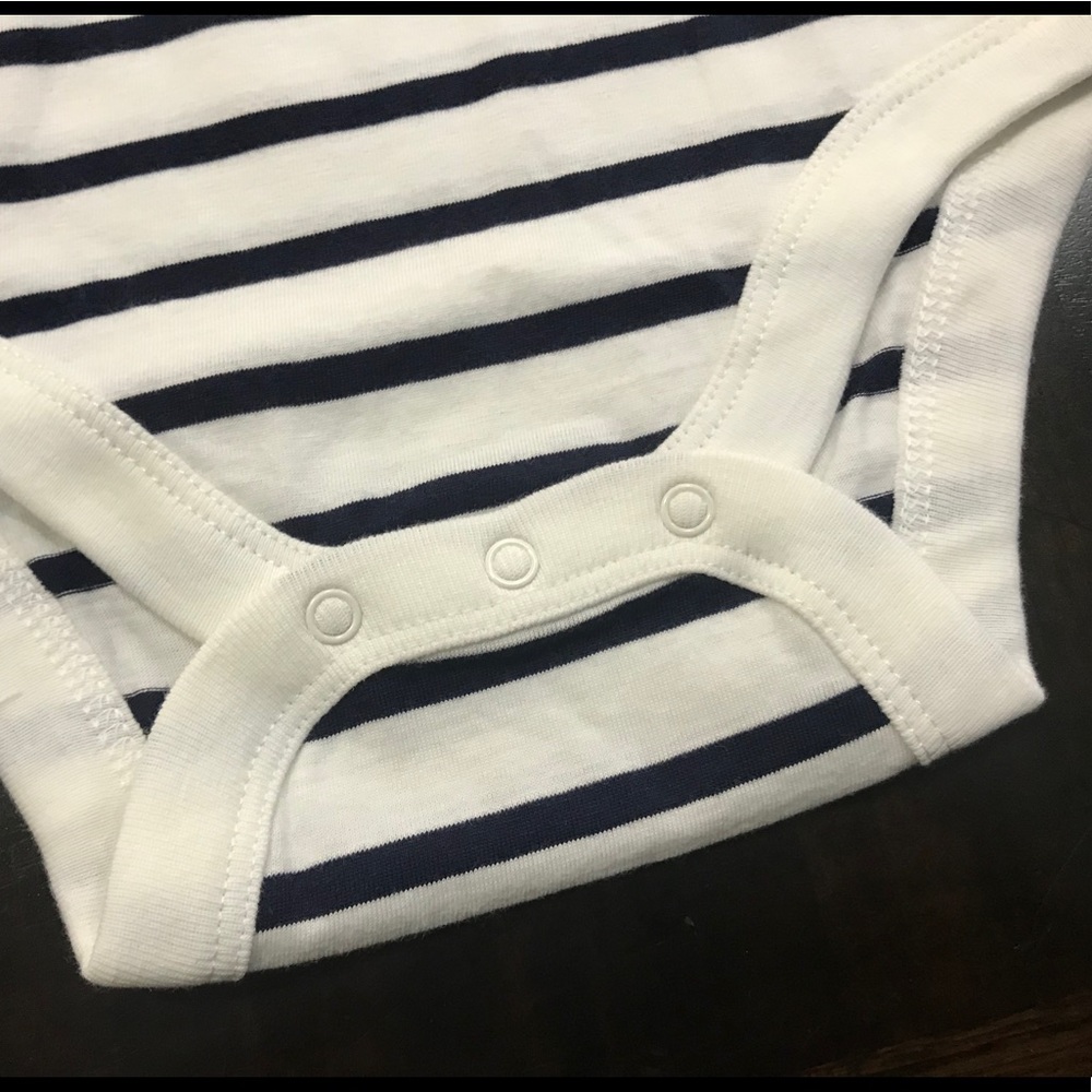 Baby GAP Eyelet Ruffle Bodysuit
Brand New with 🏷 - Picture 5 of 5
